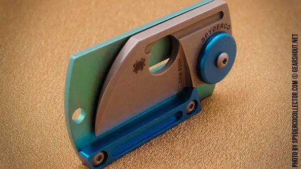 Spyderco Dog Tag Folder - небольшой складной нож на шею Spyderco-Dog-Tag-Folder-photo-4