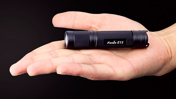 Небольшой карманный фонарь Fenix E12 Fenix-E12-photo-1
