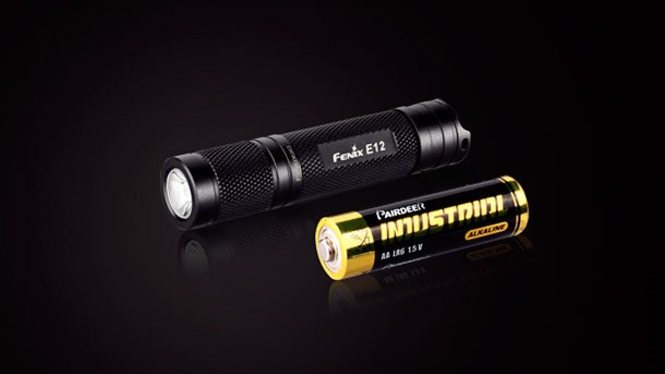 Небольшой карманный фонарь Fenix E12 Fenix-E12-photo-2