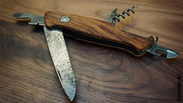 Victorinox-RangerWood-Damast-photo-1