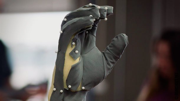 Outdoor-Research-Lodestar-Sensor-Gloves-2016-photo-1