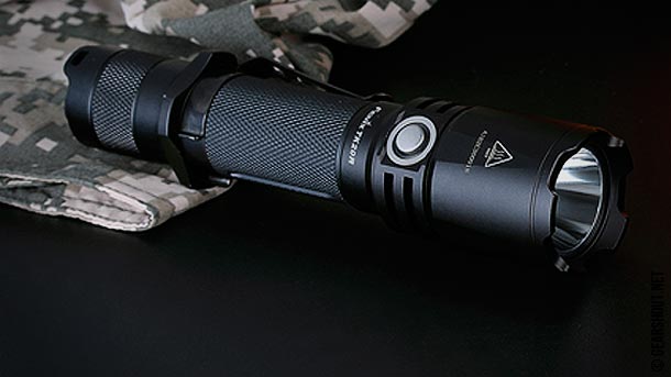 Fenix выпустил новый карманный светодиодный фонарь TK20R из тактической серии fenix-tk20r-flashlight-2016-photo-1