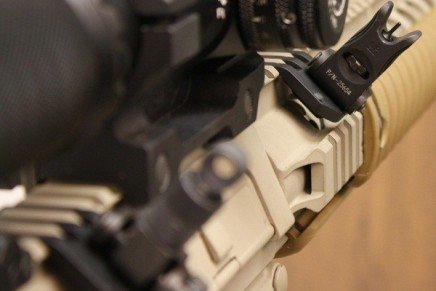 Прицельные приспособления 45° Offset Rail Mounted Micro Folding Sights от Knight’s Armament Company e1-436x291