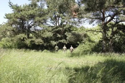 Сравнительный тест камуфляжей MultiCam (MultiCam, MultiCam Arid, MultiCam Tropic) camo-test-multicam-2015-near-forest-photo-1-436x291