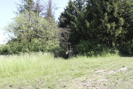 Сравнительный тест камуфляжей MultiCam (MultiCam, MultiCam Arid, MultiCam Tropic) camo-test-multicam-2015-near-forest-photo-7-436x291