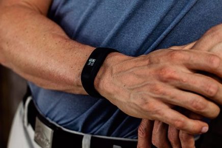 Garmin представила трекер-активности Vivofit 3 и мультиспортивные часы Vivoactive HR