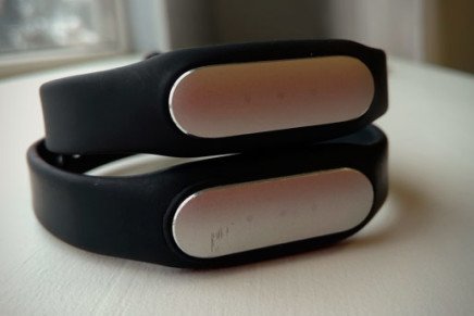 Обзор наручного трекера активности Xiaomi Mi Band 1S Xiaomi-Mi-Band-1S-Review-2016-photo-2-436x291