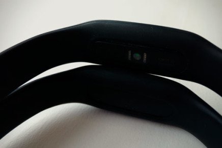 Обзор наручного трекера активности Xiaomi Mi Band 1S Xiaomi-Mi-Band-1S-Review-2016-photo-4-436x291