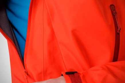 Arc’teryx выпустила обновлённую версию флагманской хардшелл куртки Alpha SV Jacket Arcteryx-Alpha-SV-Jacket-2016-photo-5-436x291