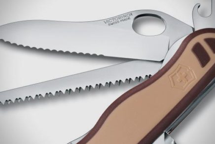 Victorinox-Swiss-Army-Trailmaster-Grip-Knife-2016-photo-4-436x291