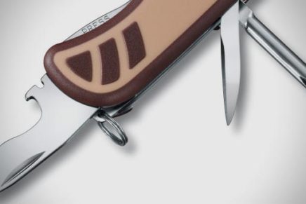 Victorinox-Swiss-Army-Trailmaster-Grip-Knife-2016-photo-5-436x291