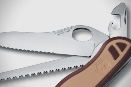 Victorinox-Swiss-Army-Trailmaster-Grip-Knife-2016-photo-6-436x291