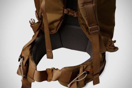 Mystery Ranch объявила о скором запуске в продажу нового суточного рюкзака Divide Mystery-Ranch-Divide-Pack-2016-photo-5-436x291