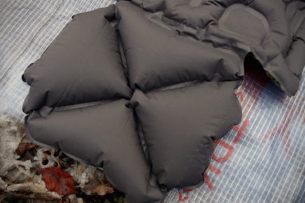 Первый взгляд на лёгкий и компактный надувной каремат Klymit Inertia O Zone Camo Klymit-Inertia-O-Zone-Sleeping-Pad-Review-2016-photo-8-436x291