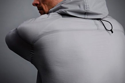 Vollebak выпустила хардшелл куртку с фотолюминесцентными свойствами Vollebak-Solar-Charged-Jacket-2017-photo-4-436x291