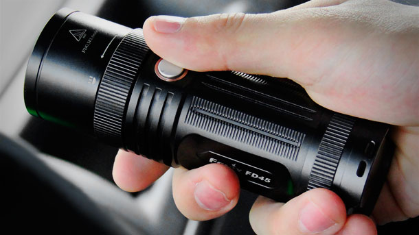 Fenix Lighting отправила в продажу новый утилитарный фонарь Fenix FD45 Fenix-FD45-Flashlight-2017-photo-1