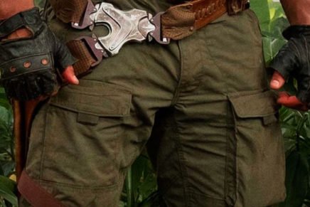 Одежда, обувь и аксессуары Дуэйна Джонсона в фильме Джуманджи: Зов джунглей Dwayne-Johnson-Jumanji-Gear-Review-2017-photo-10-436x291