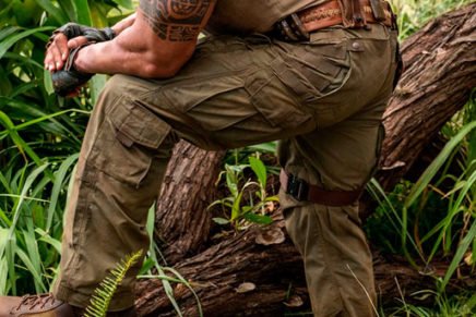 Одежда, обувь и аксессуары Дуэйна Джонсона в фильме Джуманджи: Зов джунглей Dwayne-Johnson-Jumanji-Gear-Review-2017-photo-3-436x291