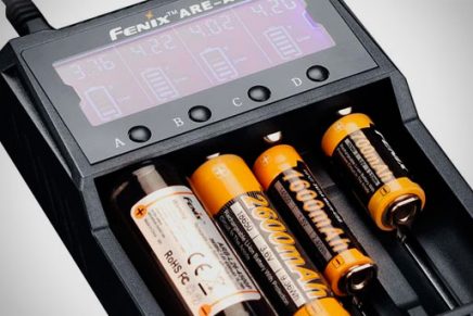 Fenix Lighting представила два новых зарядных устройства ARE-A2 и ARE-A4 Fenix-ARE-A4-Smart-Battery-Charger-2019-photo-2-436x291