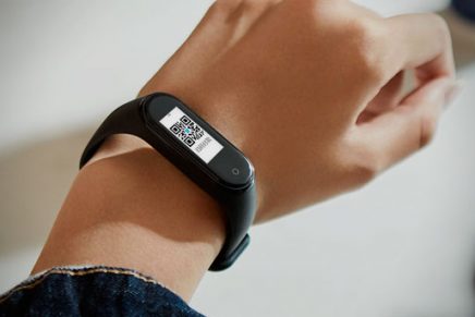 Xiaomi официально представила новое поколение фитнес-трекера - Mi Band 4 Xiaomi-Mi-Band-4-Smart-Braslet-2019-photo-7-436x291