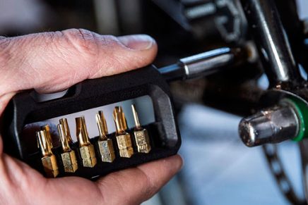 На Kickstarter представлен новый компактный набор бит с битодержателем Tactica M250 Chijoff-Co-Tactica-M250-Hex-Drive-Toolkit-2019-photo-2-436x291