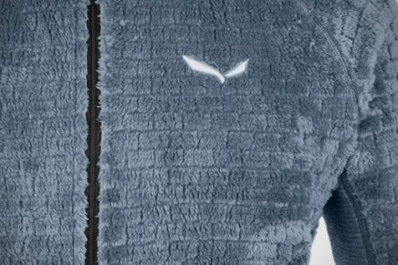 Salewa выпустила к осенне-зимнему сезону облегченную и компактную флисовую кофту Salewa-Ortles-Polartec-Wool-Highloft-Full-Zip-Hoody-2019-photo-4-436x291