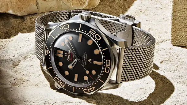 Omega-Seamaster-Diver-300M-007-Edition-Watch-2019-photo-7