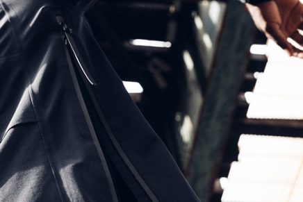 Outlier выпустила хардшелл куртку на новой технологичной мембране от Schoeller Outlier-Experiment-200-Ecstasy-Hardshell-Jacket-2019-photo-3-436x291