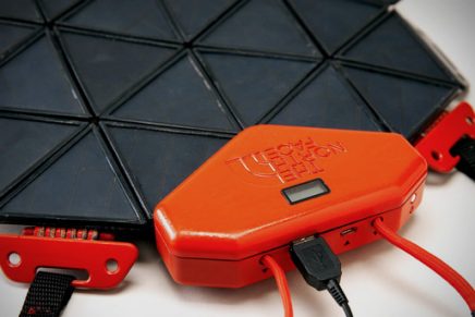 The-North-Face-TNF-SunUp-Solar-Panel-2019-photo-2-436x291