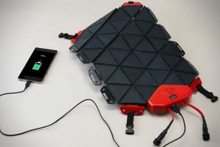 The-North-Face-TNF-SunUp-Solar-Panel-2019-photo-3-436x291