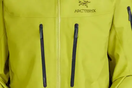 Arc’teryx готовит на осень обновленную версию популярной хардшелл куртки Alpha SV Arcteryx-Alpha-SV-Hardshell-Jacket-2020-photo-4-436x291