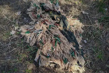 Чем заняться во время карантина? Создаем свою уникальную маскировочную куртку Homemade-camouflage-Ghille-Jacket-2020-photo-10-436x291