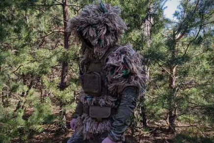 Чем заняться во время карантина? Создаем свою уникальную маскировочную куртку Homemade-camouflage-Ghille-Jacket-2020-photo-11-436x291