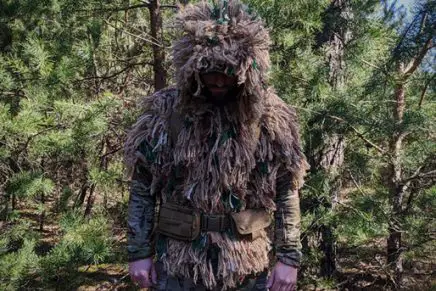 Чем заняться во время карантина? Создаем свою уникальную маскировочную куртку Homemade-camouflage-Ghille-Jacket-2020-photo-13-436x291