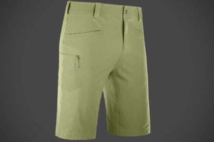 Salomon выпустила новую модель легких и эластичных летних шорт Wayfarer Shorts
