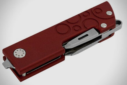 BladeShow-2021-Best-Knife-Awards-2021-photo-16-436x291