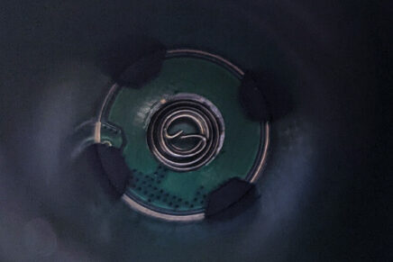 Первые впечатления от тактического светодиодного фонаря Klarus XT11GT Pro Klarus-XT11GT-Pro-LED-Flashlight-Review-2021-photo-12-436x291