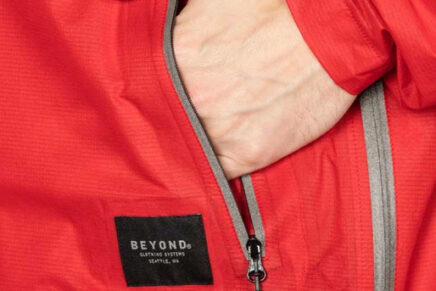 Beyond Clothing выпустила легкую и компактную хардшелл куртку Yuba Ultralight K6 Rain Anorak Beyond-Clothing-Yuba-Ultralight-K6-Rain-Anorak-2021-photo-3-436x291