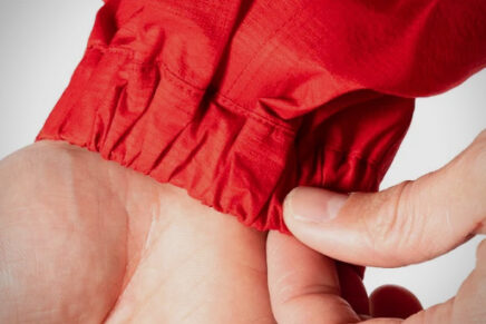 Beyond Clothing выпустила легкую и компактную хардшелл куртку Yuba Ultralight K6 Rain Anorak Beyond-Clothing-Yuba-Ultralight-K6-Rain-Anorak-2021-photo-5-436x291