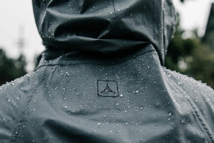 Triple Aught Design анонсировала легкую и компактную хардшелл куртку Astral VR Shell Triple-Aught-Design-Astral-VR-Shell-Jacket-2021-photo-3-436x291