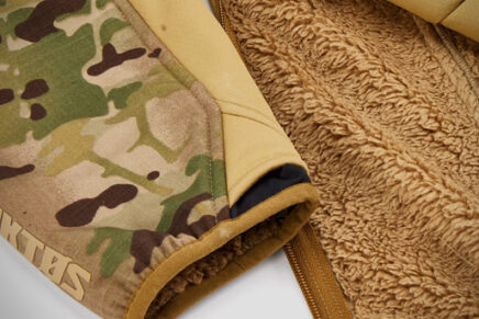 Демонстрация особенностей дизайна софтшелл куртки VIKTOS Bersherken Jacket VIKTOS-Bersherken-Jacket-Video-2021-photo-2-436x291