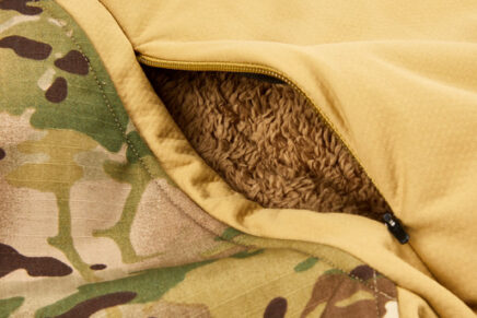 Демонстрация особенностей дизайна софтшелл куртки VIKTOS Bersherken Jacket VIKTOS-Bersherken-Jacket-Video-2021-photo-4-436x291