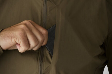 Arc’teryx LEAF выпустит лимитированную софтшелл куртку Gamma Anorak IFF Arcteryx-LEAF-Gamma-Anorak-IFF-2021-photo-4-436x291