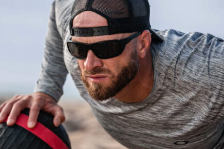 Oakley SI открыла прием заказов на новую серию защитных очков SI Ballistic HNBL