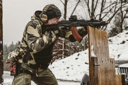 VIKTOS выпустила линейку эластичных и водостойких хардшелл курток Range Trainer Waterproof Shell