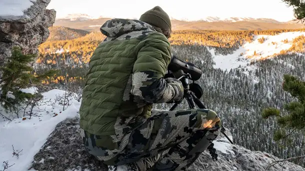 KUIU-Axis-Thermal-Hybrid-Hooded-Jacket-2022-photo-1